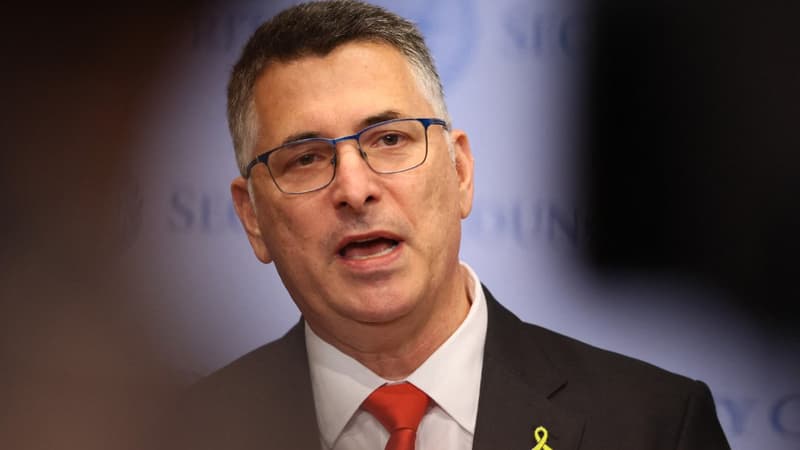 Gideon Sa'ar, ministre des Affaires étrangères d'Israël, s'exprime lors d'une conférence de presse au siège des Nations Unies, le 5 août 2025 à New York.
