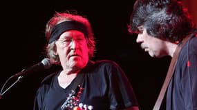 Paul Kantner (à gauche) et Slick Aguilar, des Jefferson Airplane, en concert à Woodstock en 2009, pour célébrer les 40 ans du festival.