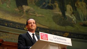 François Hollande a présenté vendredi les grandes lignes de la réforme des collectivités locales, qui sera l'objet début 2013 d'une loi de décentralisation appelée à clarifier le rôle de chacun au sein du "mille-feuille" territorial français. /Photo prise
