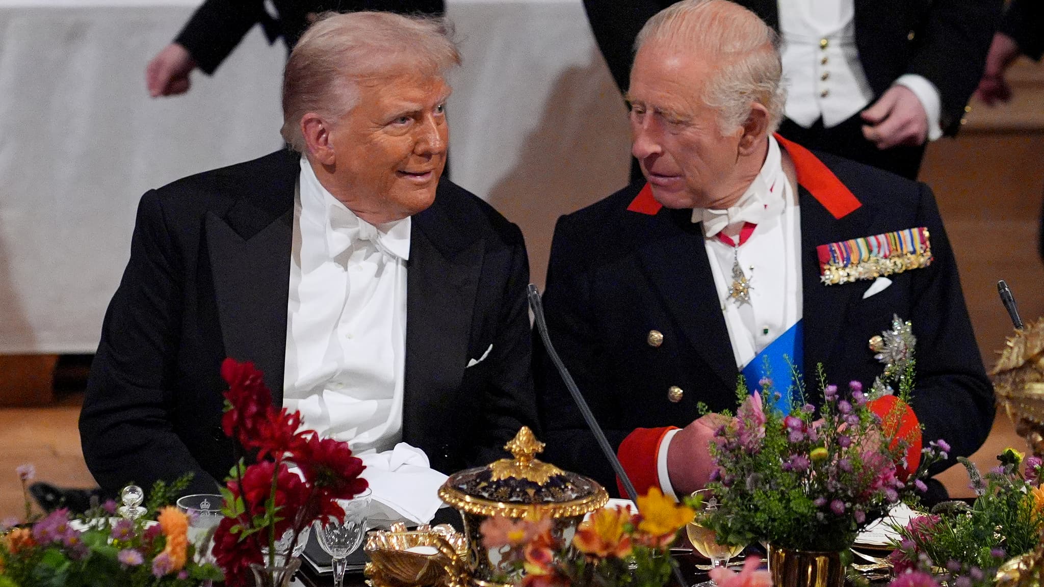 ŒUFS DE CAILLE, DIADÈME ET COGNAC: LES IMAGES DU DÎNER D'ETAT EN L'HONNEUR DE DONALD TRUMP