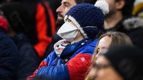 Un supporter avec un masque