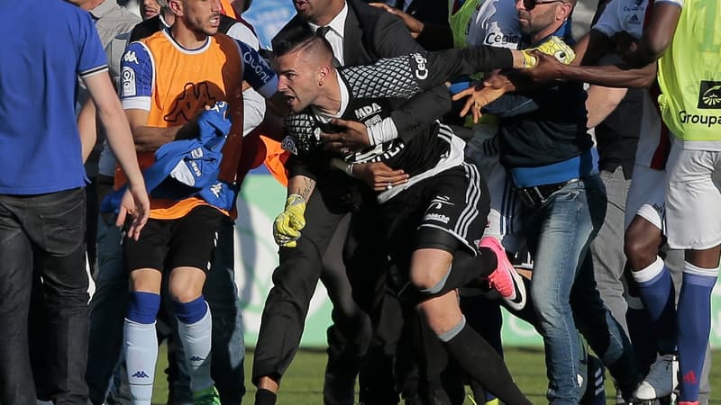 Anthony Lopes pendant les incidents de Bastia-OL