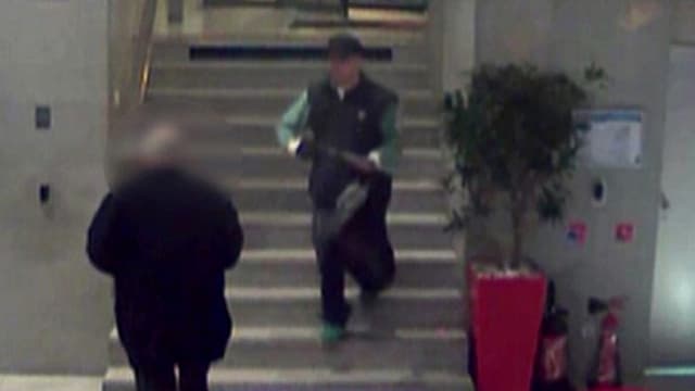 Le 15 novembre 2013, il avait fait irruption dans les locaux de BFMTV muni d'un fusil à pompe.