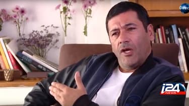 Pour blanchir l'argent des escroqueries, Gilbert Chikli passe par la Chine où il achète des produits en demandant au vendeur de gonfler la facture. Il obtient ainsi des factures en bonne et due forme. Ainsi, "tout est propre", résume l'inventeur de l'arnaque au président.