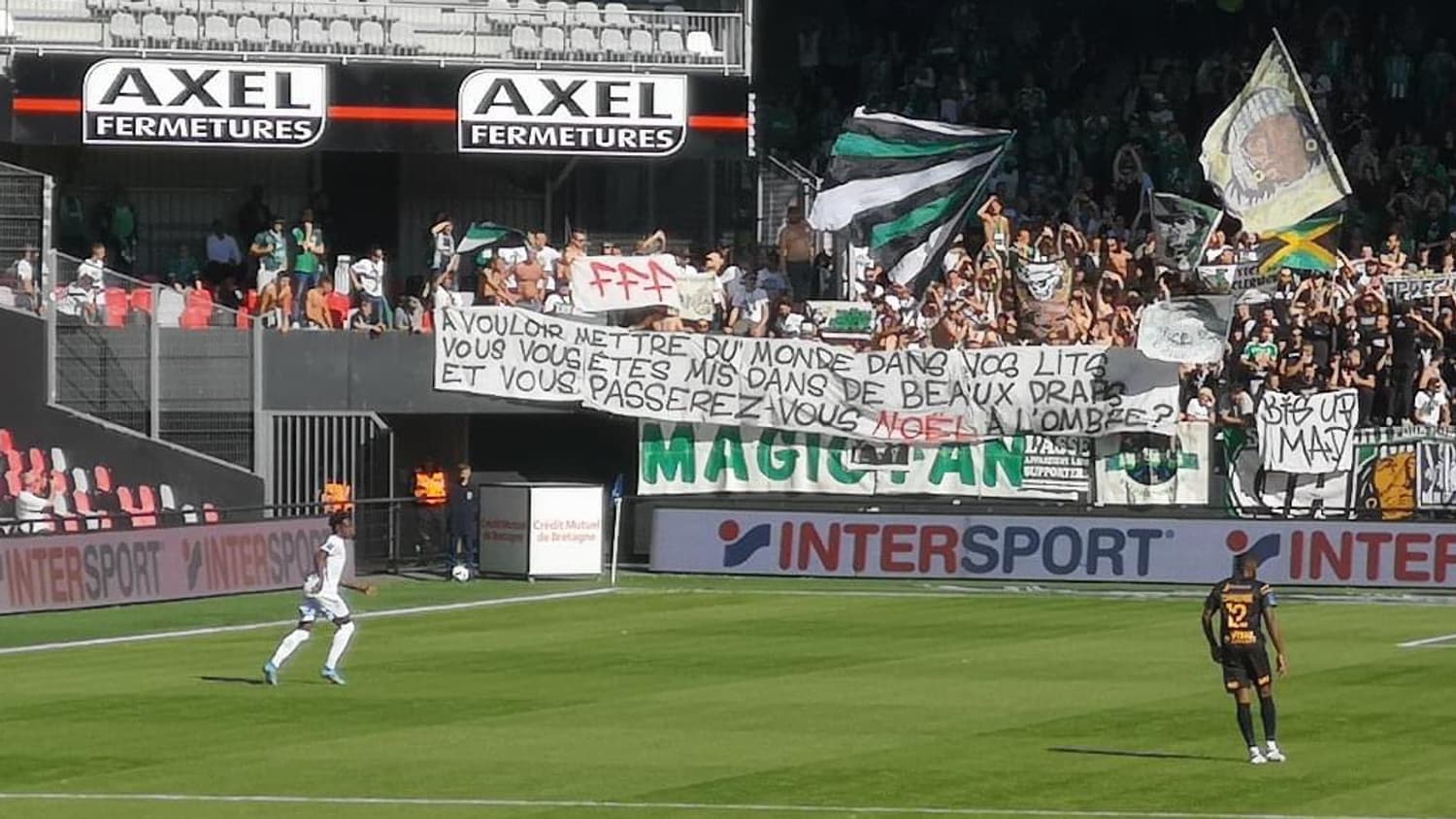 La banderole des fans stéphanois contre Noël Le Graët, le 17 septembre 2022. La banderole des fans stéphanois contre Noël Le Graët, le 17 septembre 2022.