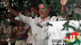 L'ancien ministre de la Défense Juan Manuel Santos est arrivé largement en tête du premier tour de l'élection présidentielle en Colombie, mais un second tour devra être organisé pour désigner le successeur d'Alvaro Uribe. /Photo prise le 30 mai 2010/REUTE