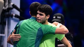 Novak Djokovic et Carlos Alcaraz lors d'une exhibition à Riyad en 2024.