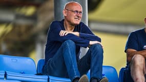 Bernard Laporte assis en tribunes pendant un match en juin 2022