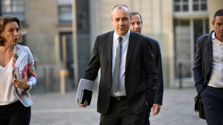 Le secrétaire général de la CFDT Laurent Berger (C) arrive à l'hôtel Matignon, le 9 juillet 2020 à Paris