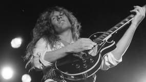 John Sykes en pleine prestation de Thin Lizzy au Reading Rock Festival, au Royaume-Uni, en 1983