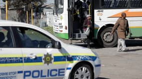 Une voiture de police à Nyanga, quartier pauvre situé à l'est du Cap, en Afrique du Sud, le 10 octobre 2023
