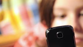 Cyberharcèlement: la confiscation du téléphone a-t-elle vraiment un intérêt?