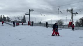 La station de ski du Champ du Feu (Bas-Rhin) attire de nombreux visiteurs pendant les vacances scolaires
