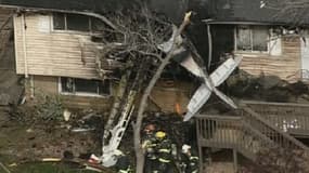 Un pilote a miraculeusement survécu au crash de son avion dans une maison du Colorado aux Etats-Unis.