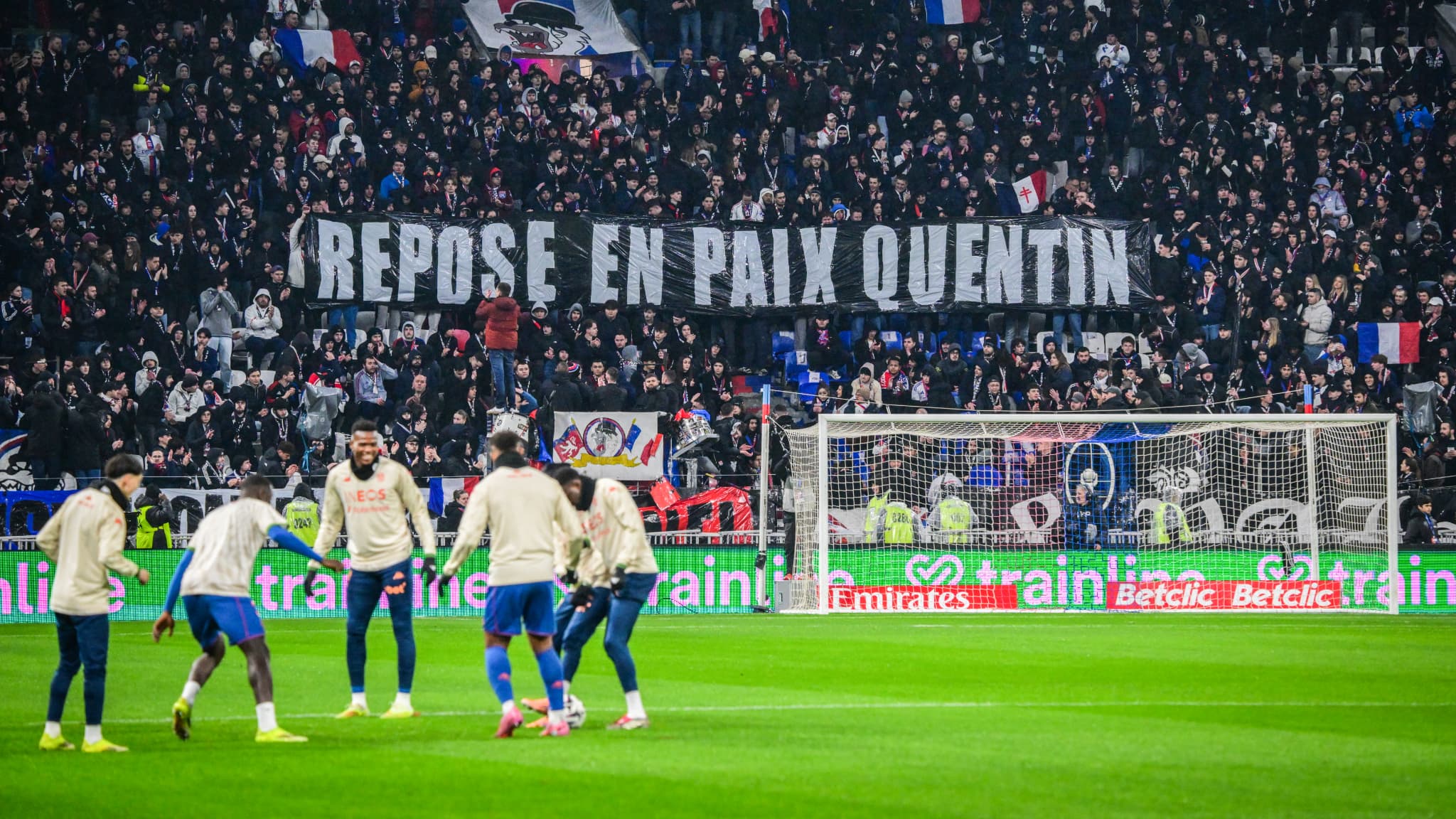 Lyon-Nice: les supporters lyonnais rendent hommage à Quentin, le militant nationaliste de 23 ans mort... Kép