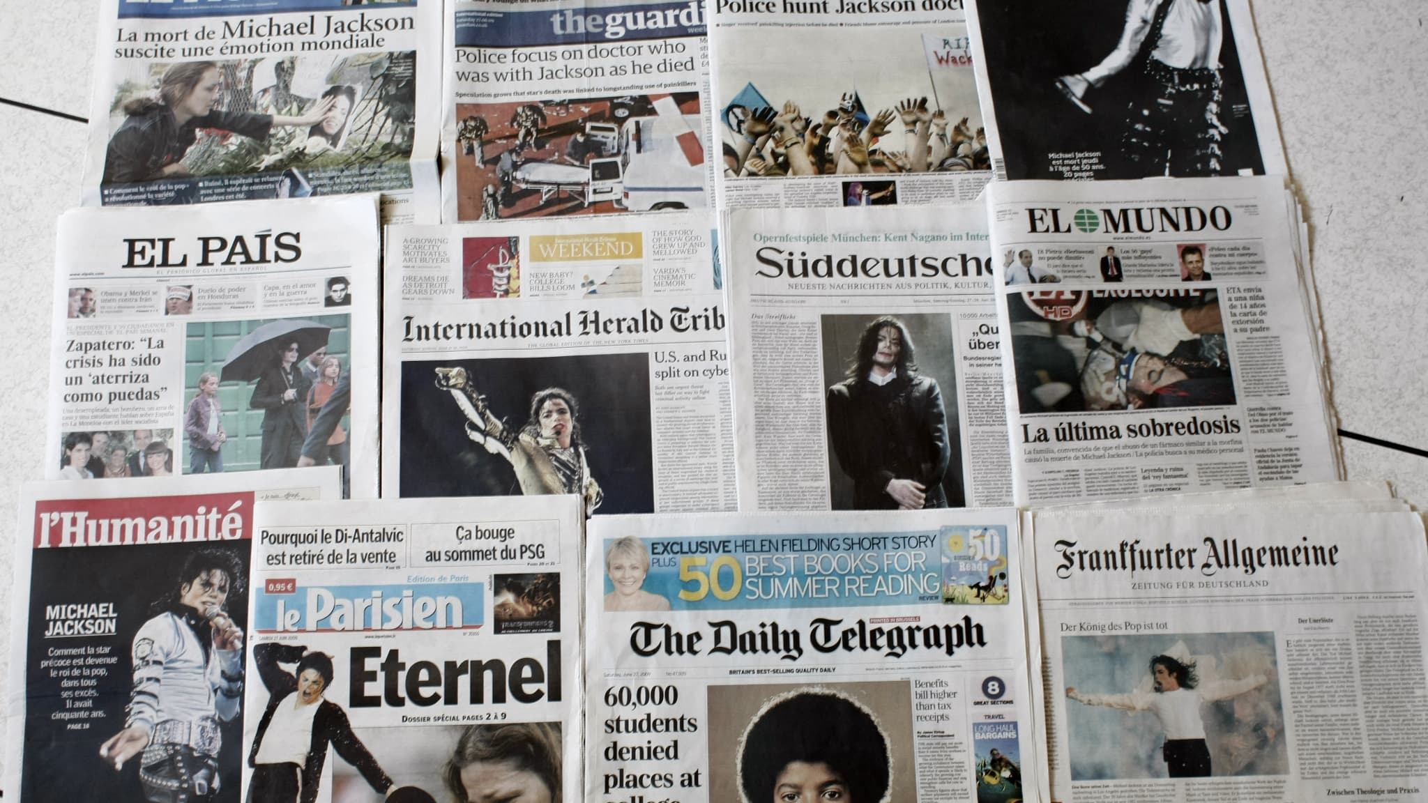 Les unes de la presse au lendemain de la mort de Michael Jackson, en juin 2009. Les unes de la presse au lendemain de la mort de Michael Jackson, en juin 2009.