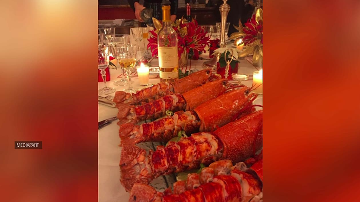 Des homards près d'un Château Yquem. 