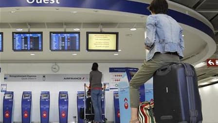 La grève contre la réforme des retraites du gouvernement prévue mardi en France provoquera des perturbations sur Air France, mais la compagnie assure que tous ses clients seront acheminés vers leur destination finale. /Photo d'archives/REUTERS/Benoît Tess