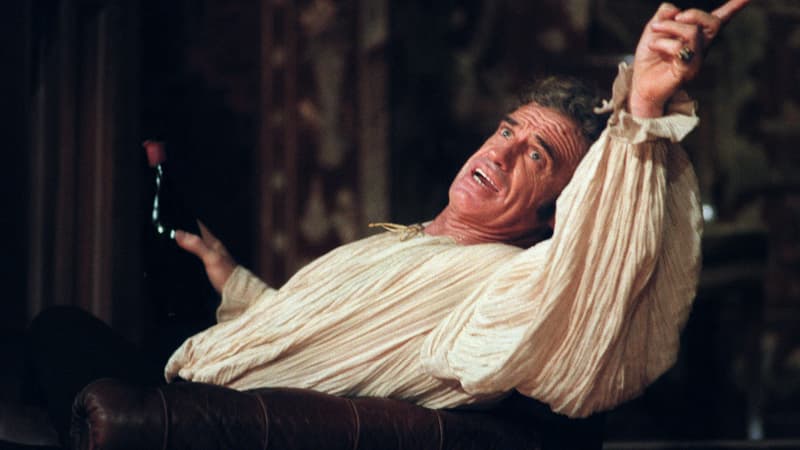 Icône du cinéma, Jean-Paul Belmondo a fait ses débuts sur les planches, qu'il a retrouvées dans les années 1980. Ici dans "Kean", en 1987.