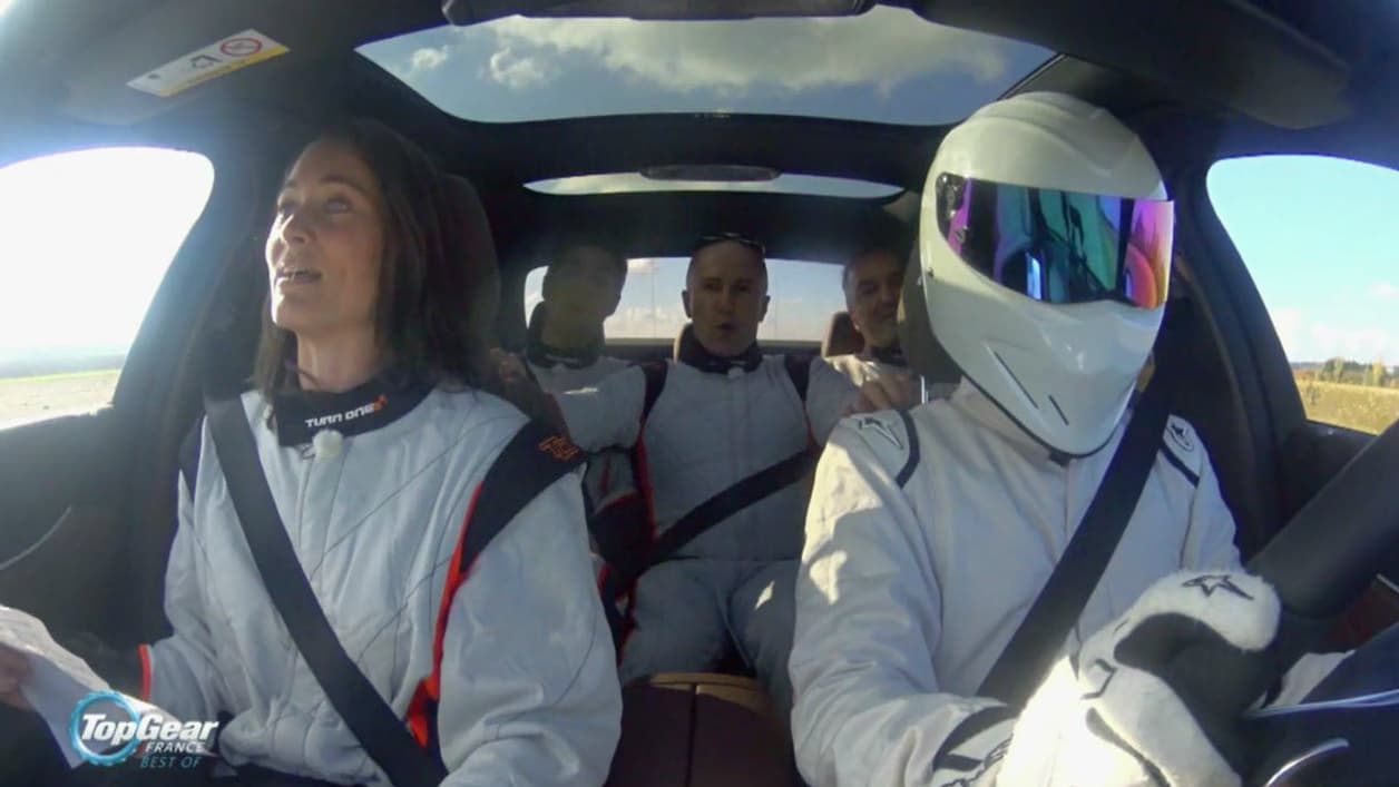 Lire une dépêche quand le Stig est au volant, gros défi pour les journalistes de RMC et BFM.