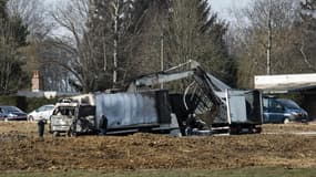 Les camions, ici photographiés à Avallon, ont été attaqués à la pelleteuse