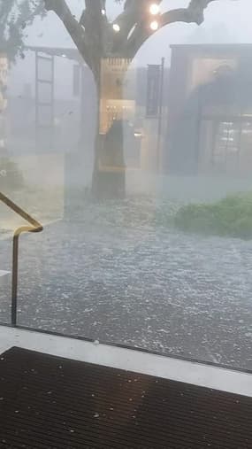 Une pluie de grêle énorme à Romans sur Isère  - Témoins BFMTV