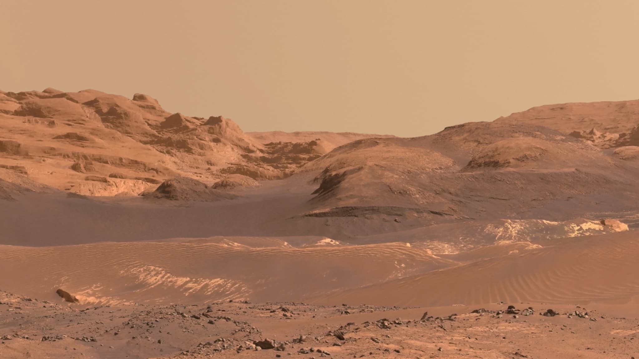 Panorama composé de 42 images prises par la caméra MastCam Right à bord du rover Curiosity sur le sol 4264, le 4 août 2024. Panorama composé de 42 images prises par la caméra MastCam Right à bord du rover Curiosity sur le sol 4264, le 4 août 2024.