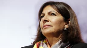 Anne Hidalgo dénonce l'exclusion des maires dans le choix des zones de tourisme international.