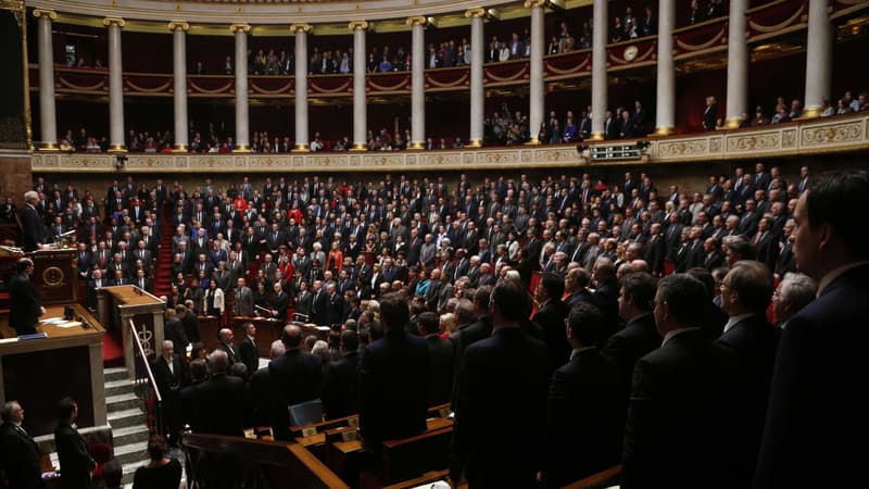 Les députés ont entonné la Marseillaise à l'issue d'une minute de silence, mardi après-midi dans l'Hémicycle.