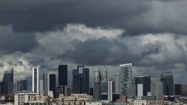 Un ciel sombre au-dessus de La Défense (Saint-Cloud) le 3 avril 2024