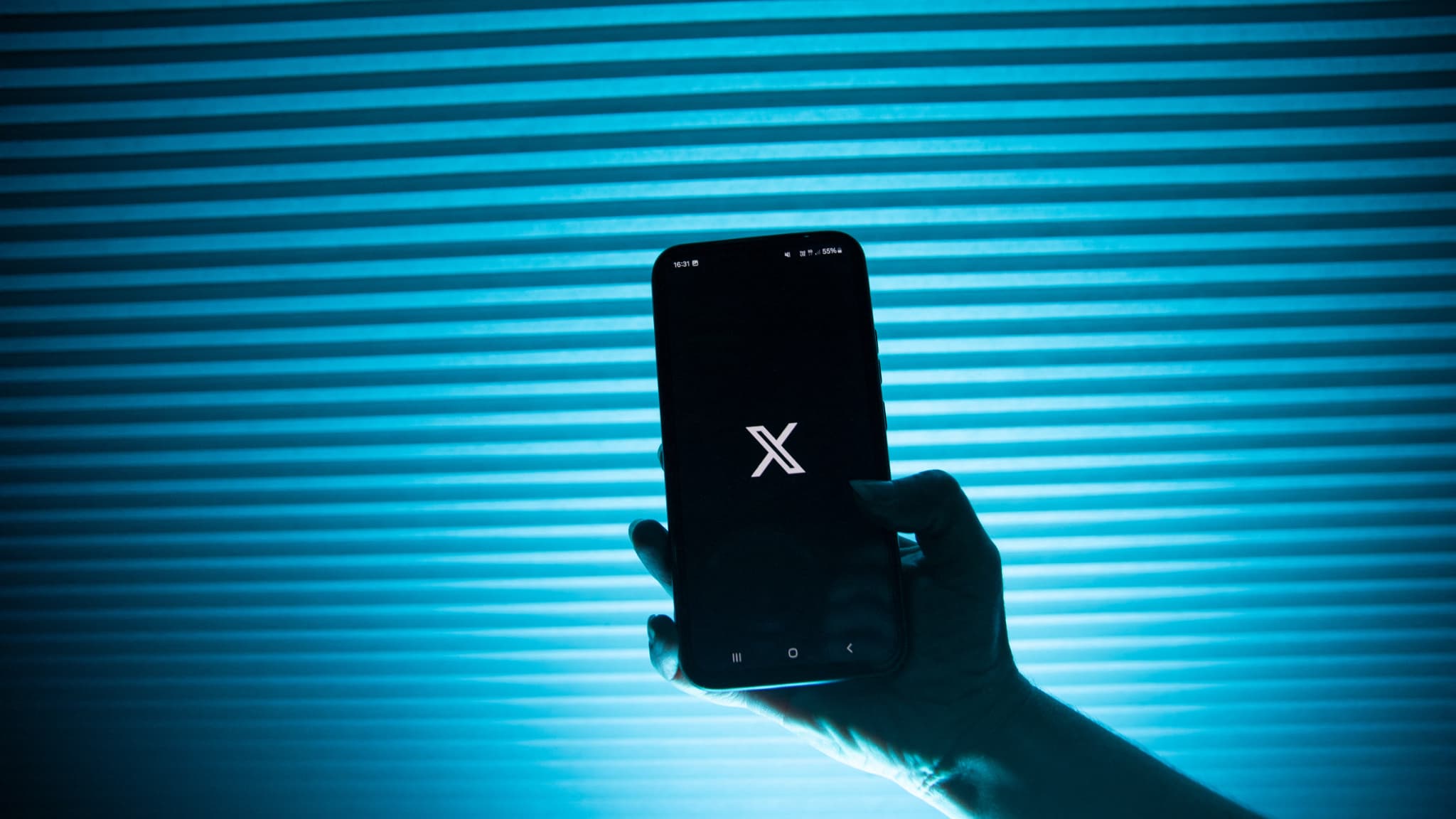 Le parquet de Paris annonce une perquisition dans les locaux français du réseau social X, Elon Musk convoqué en "audition libre" le 20 avril