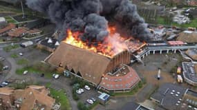 Le complexe Sportica abritant la salle de basket de Gravelines-Dunkerque ravagé par un incendie, le 25 décembre 2023. 