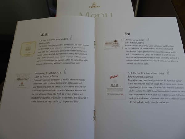 La carte des vins à bord d'un vol Emirates Dubaï-Amsterdam La carte des vins à bord d'un vol Emirates Dubaï-Amsterdam
