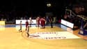 L’entraineur de l’équipe de basket de Caen craque en envoyant un gros tampon sur un adversaire en plein match