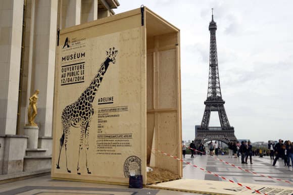 Campagne publicitaire au Trocadéro, à Paris. Campagne publicitaire au Trocadéro, à Paris.
