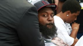 Michael Brown Sr. père de Michael Brown Jr lors de la marche marquant le 1er anniversaire du décès de son fils, le 9 août 2015 à Ferguson dans le Missouri aux Etats-Unis