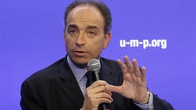 Jean-François Copé, secrétaire général de l'UMP, a dénoncé dimanche une "convergence" et une "alliance objective" entre le Parti socialiste et le Front national. /Photo prise le 10 mai 2012/REUTERS/Benoît Tessier