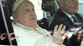 Le pape François quitte l'hôpital Gemelli après une hospitalisation de cinq semaines pour une pneumonie, à Rome (Italie), le 23 mars 2025. (Photo d'illustration)