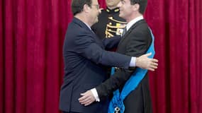 François Hollande a élevé Manuel Valls mercredi au grade de Grand-croix de l'ordre national du mérite.