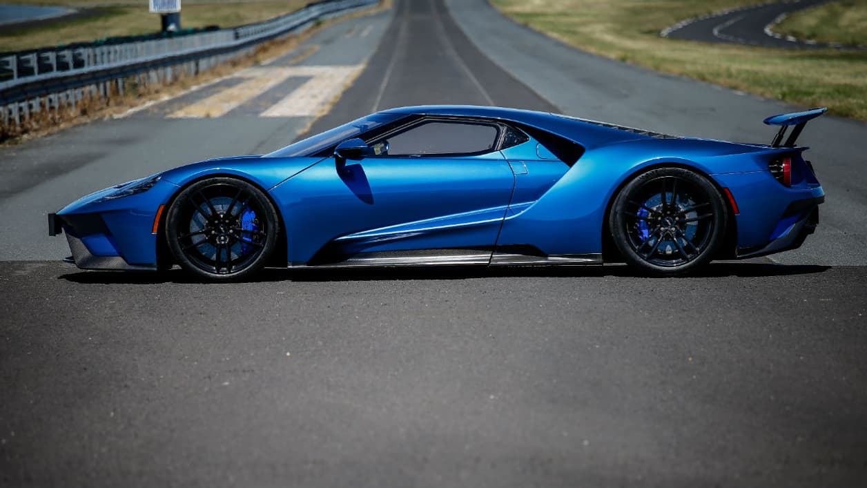 Des lignes acérées mais gracieuses pour cette nouvelle Ford GT. 4,779 mètres de long, pour 1,109 mètre de haut.