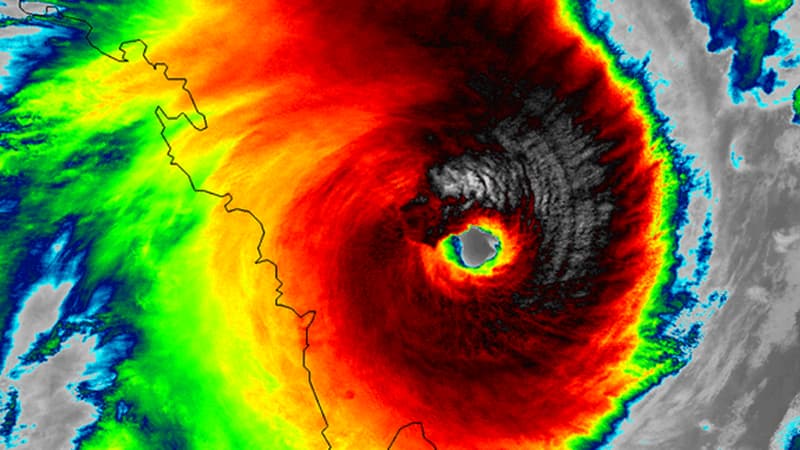 La dépression Marcia, qui arrive sur les côtes australiennes, vue depuis l'espace.