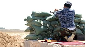 Une milice populaire soutient les troupes régulières iraquiennes, dans la région de Kirkuk, le 8 août 2014.