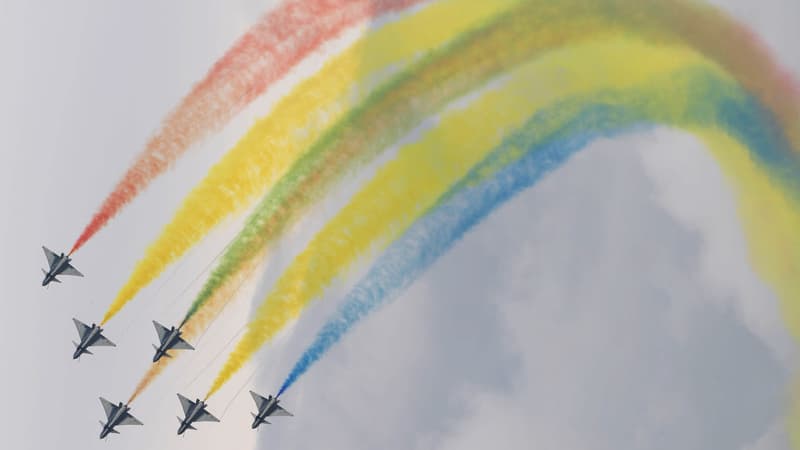 Au salon aéronautique de Dubai, la Chine parade avec ses derniers avions de chasse