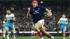 Louis Bielle-Biarrey lors de France-Écosse au Tournoi des Six Nations, à Saint-Denis le 15 mars 2025
