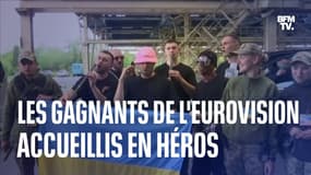 Accueillis en héros, les gagnants de l'Eurovision interprètent leur chanson à la frontière entre l'Ukraine et la Pologne