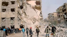 Une explosion dans un faubourg d'Alep, la deuxième ville de Syrie, a fait douze morts. Elle s'est produite dans un secteur tenu par les forces gouvernementales fidèles au président Bachar al Assad. /Photo prise le 18 janvier 2013/REUTERS/George Ourfalian