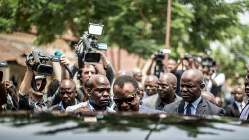 Le président congolais Denis Sassou Nguesso quitte un bureau de vote à Brazzaville, le 20 mars 2016