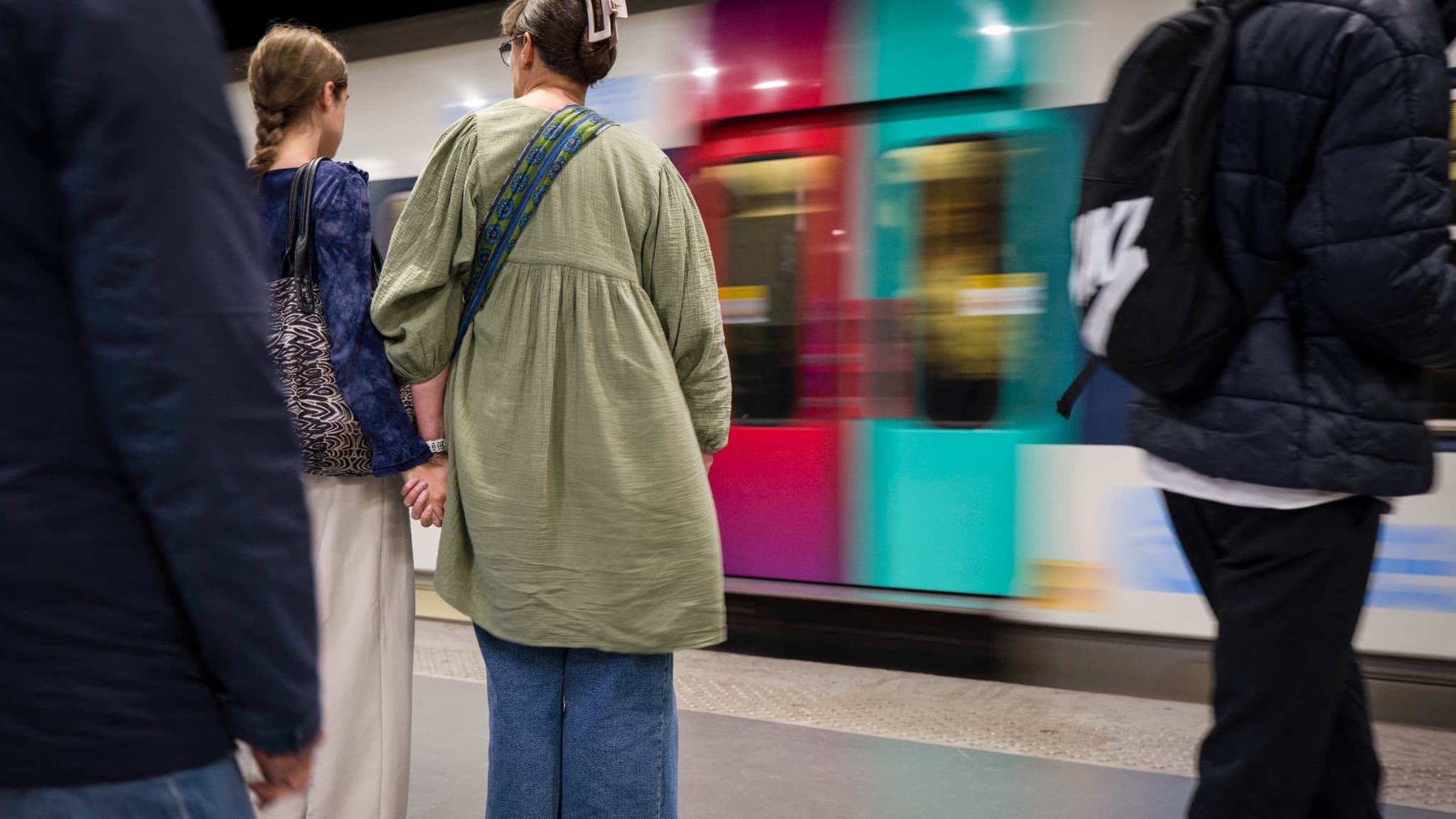 "Inconcevable de ne rien faire": une jeune femme agressée sexuellement dans le RER C sauvée par une autre voyageuse