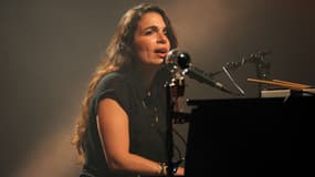 Yael Naïm en concert aux Francofolies de La Rochelle en 2015.
