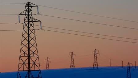 Le gouvernement envisage une nouvelle augmentation des tarifs de l'électricité en France pour couvrir les charges liées au développement massif des énergies renouvelables et plus particulièrement du photovoltaïque, écrivent mardi Les Echos. /Photo d'archi